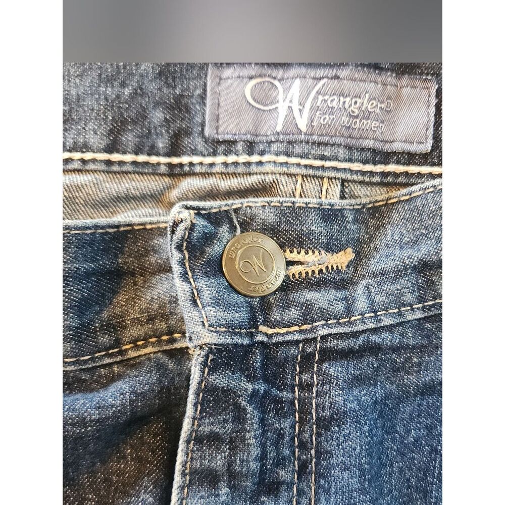 12 Wrangler for Women Classic High-Waist Denim Cropped Jeans- Medium Blue wash - Picture 2 of 8